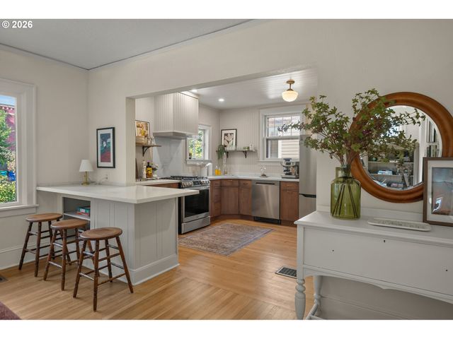2714 Ne EVERETT St, Portland, OR 97232