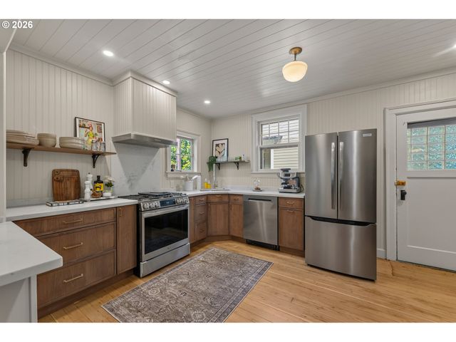 2714 Ne EVERETT St, Portland, OR 97232