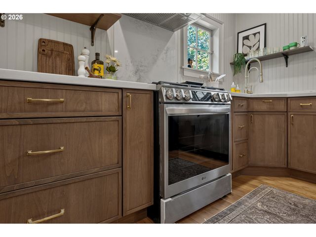 2714 Ne EVERETT St, Portland, OR 97232