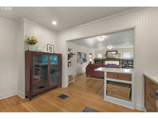 2714 Ne EVERETT St, Portland, OR 97232