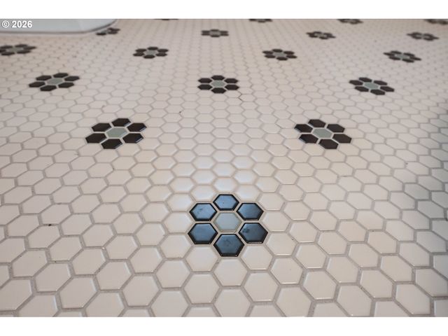 2714 Ne EVERETT St, Portland, OR 97232