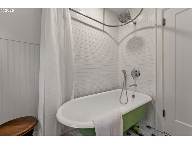 2714 Ne EVERETT St, Portland, OR 97232