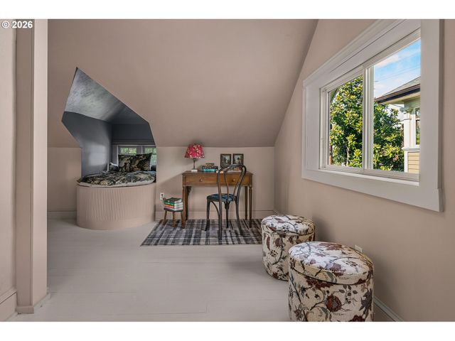 2714 Ne EVERETT St, Portland, OR 97232
