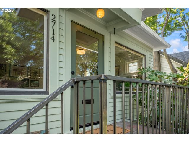 2714 Ne EVERETT St, Portland, OR 97232