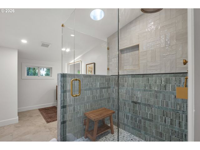 2714 Ne EVERETT St, Portland, OR 97232