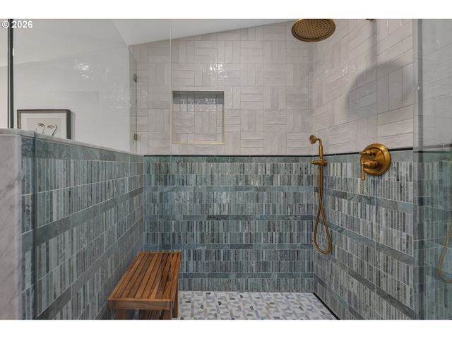 2714 Ne EVERETT St, Portland, OR 97232