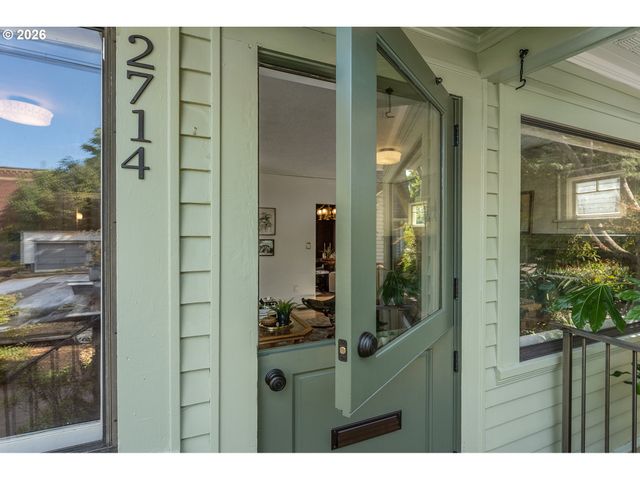2714 Ne EVERETT St, Portland, OR 97232
