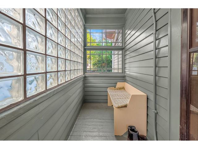 2714 Ne EVERETT St, Portland, OR 97232