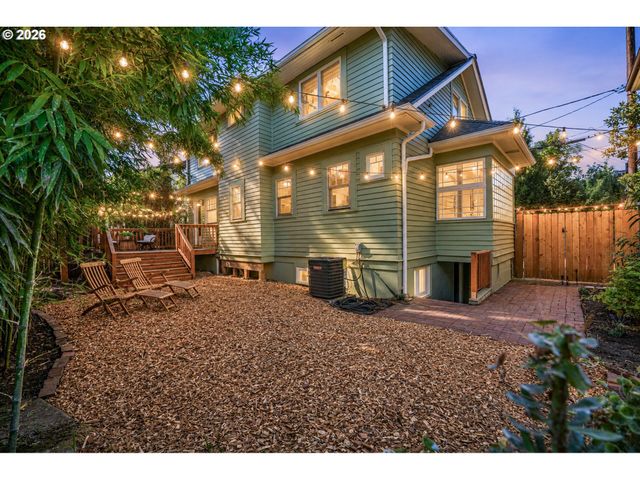 2714 Ne EVERETT St, Portland, OR 97232