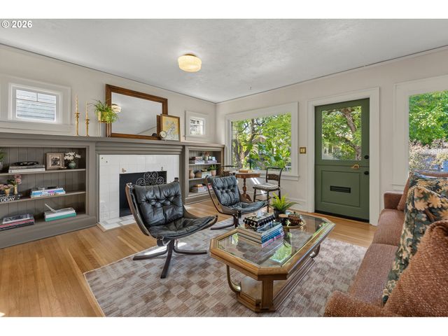 2714 Ne EVERETT St, Portland, OR 97232
