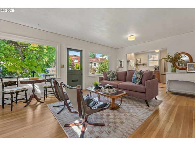 2714 Ne EVERETT St, Portland, OR 97232