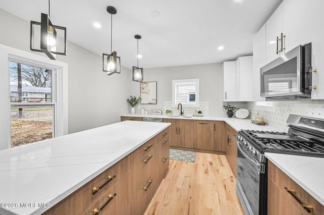 8 Newman Street, Hazlet, NJ 07734