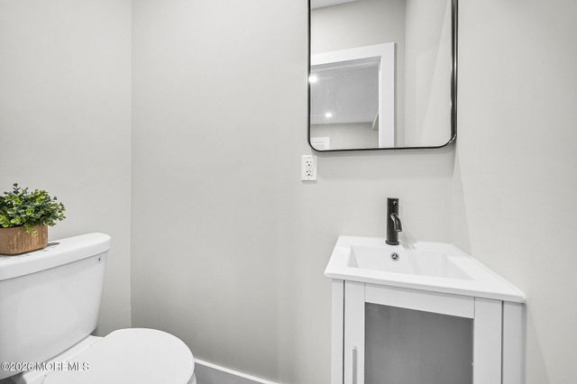 8 Newman Street, Hazlet, NJ 07734