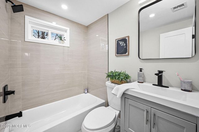 8 Newman Street, Hazlet, NJ 07734