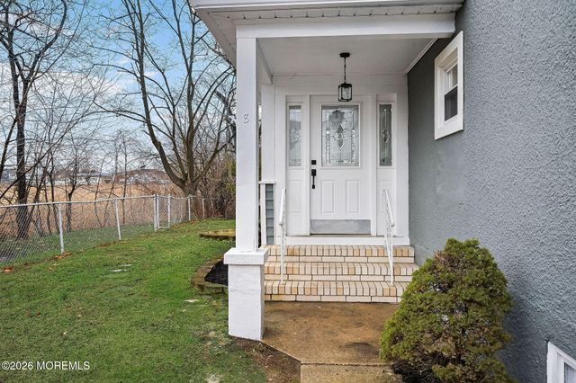 8 Newman Street, Hazlet, NJ 07734