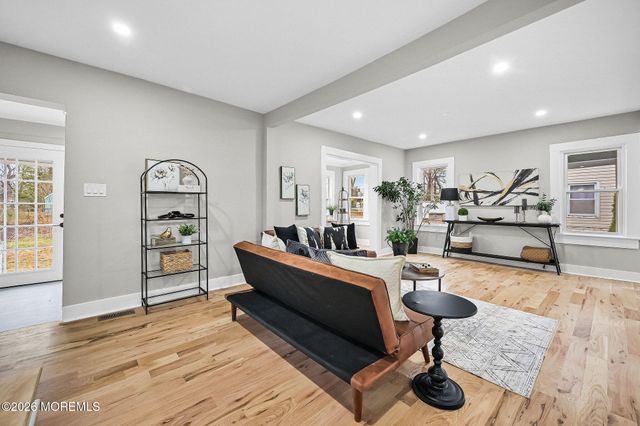 8 Newman Street, Hazlet, NJ 07734