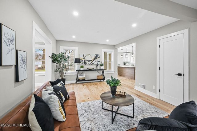 8 Newman Street, Hazlet, NJ 07734