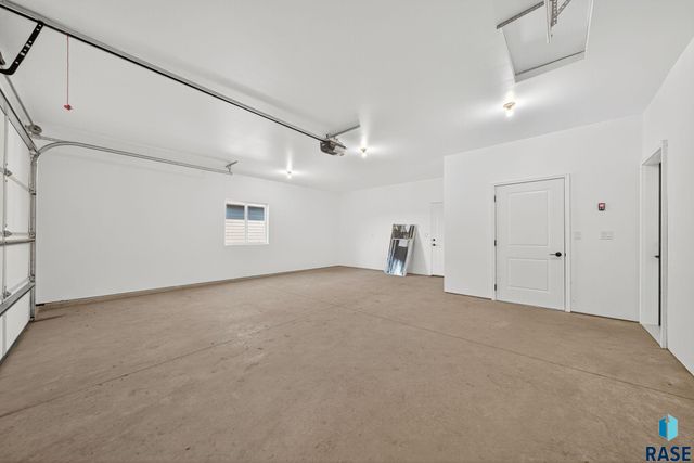 1230 N Titan Ave Avenue, Tea, SD 57064