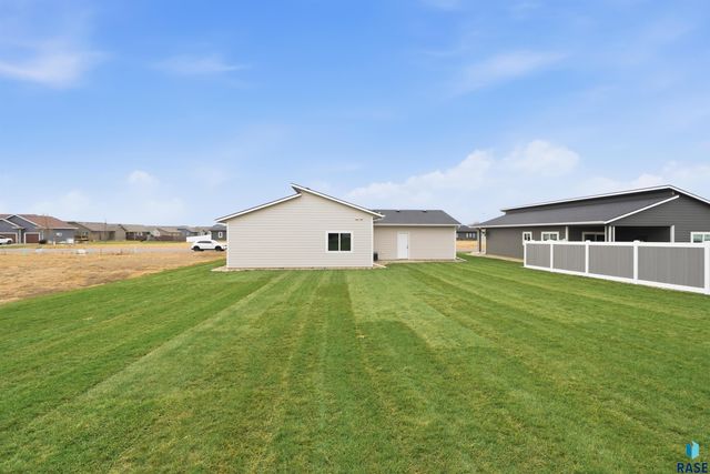 1230 N Titan Ave Avenue, Tea, SD 57064