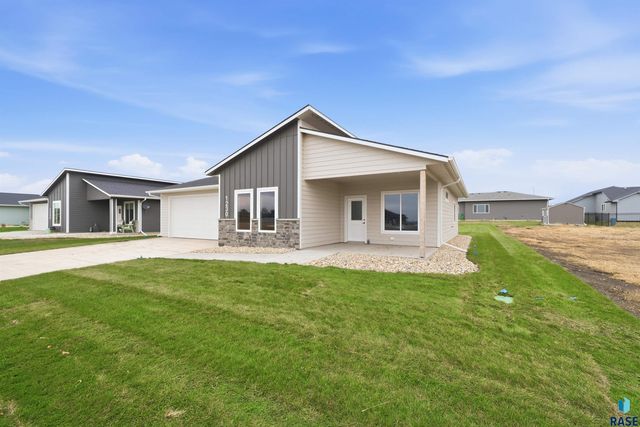 1230 N Titan Ave Avenue, Tea, SD 57064