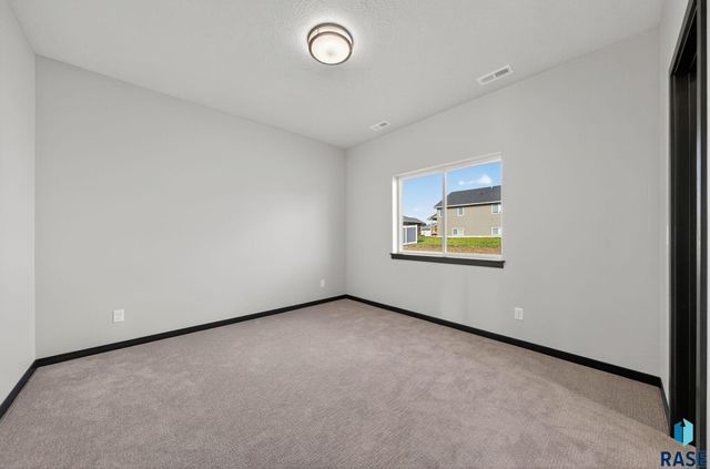 1230 N Titan Ave Avenue, Tea, SD 57064