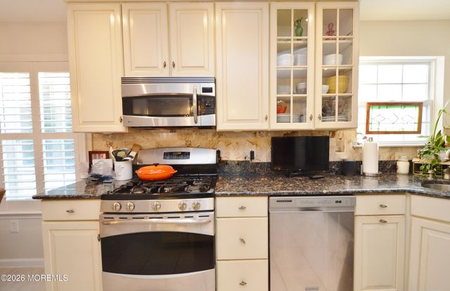 2555 Ridgemont Court, Toms River, NJ 08755