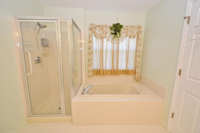 2555 Ridgemont Court, Toms River, NJ 08755