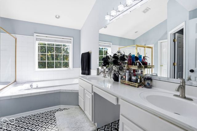 5889 Pebblestream Drive, Carmel, IN 46033