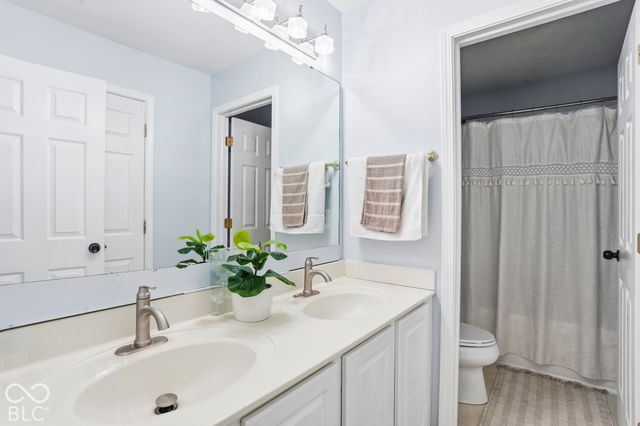 5889 Pebblestream Drive, Carmel, IN 46033