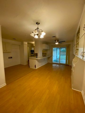 5308 Caroldean Street, Haltom City, TX 76117