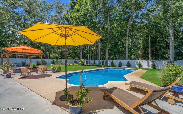 1582 Beaver Hollow Drive, Toms River, NJ 08755