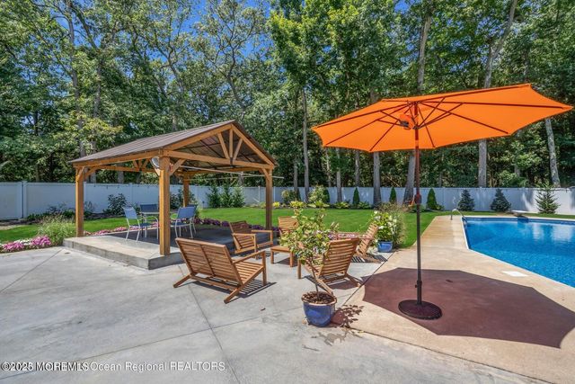 1582 Beaver Hollow Drive, Toms River, NJ 08755