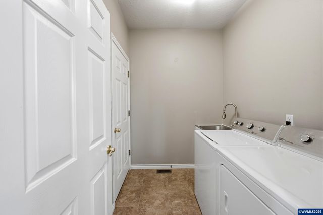 675 Hazeltine Av SE, Salem, OR 97306