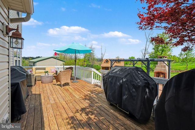 33 CUBBLER CT, Bechtelsville, PA 19505
