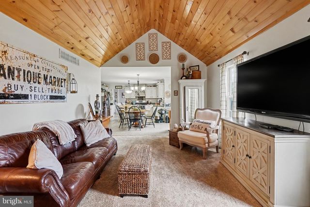 33 CUBBLER CT, Bechtelsville, PA 19505