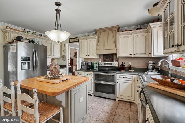 33 CUBBLER CT, Bechtelsville, PA 19505