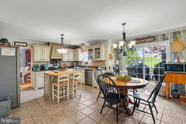 33 CUBBLER CT, Bechtelsville, PA 19505