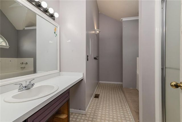 2204 S 19th Terrace, Leavenworth, KS 66048