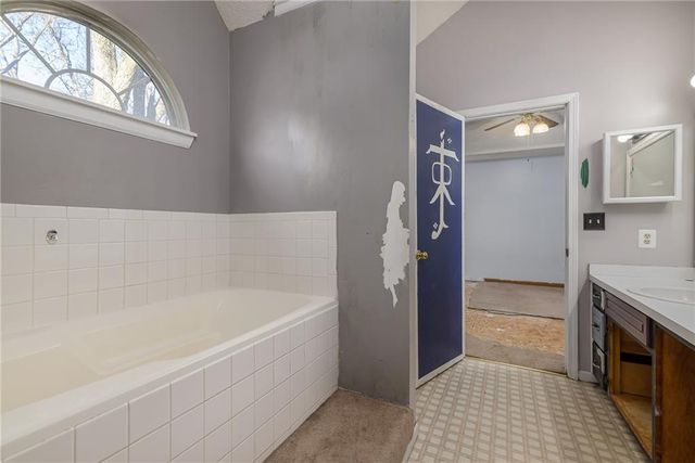 2204 S 19th Terrace, Leavenworth, KS 66048