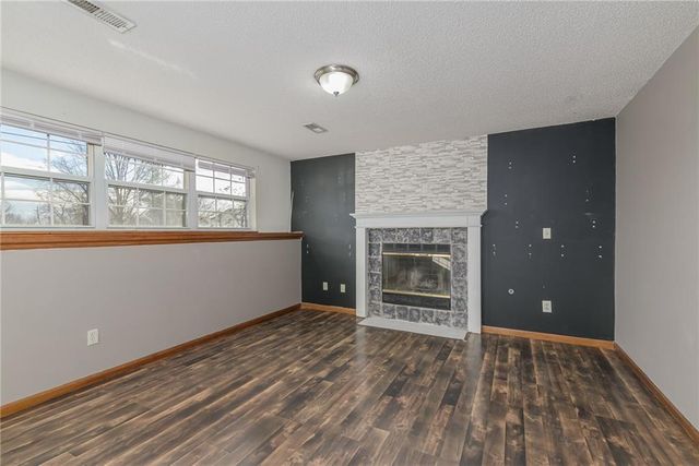 2204 S 19th Terrace, Leavenworth, KS 66048