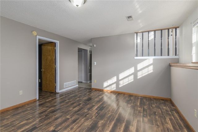 2204 S 19th Terrace, Leavenworth, KS 66048