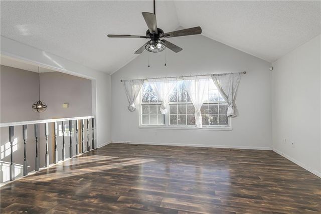 2204 S 19th Terrace, Leavenworth, KS 66048