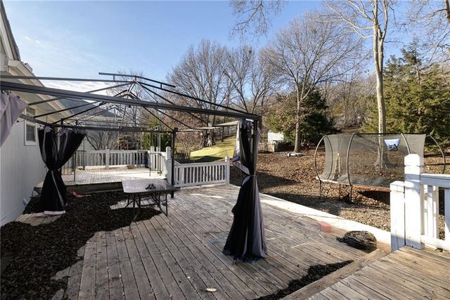 2204 S 19th Terrace, Leavenworth, KS 66048