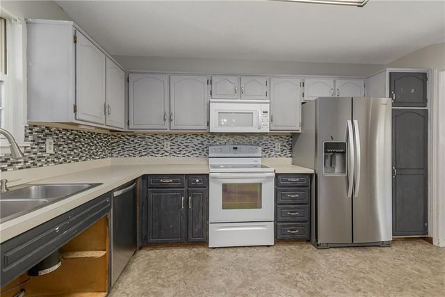 2204 S 19th Terrace, Leavenworth, KS 66048