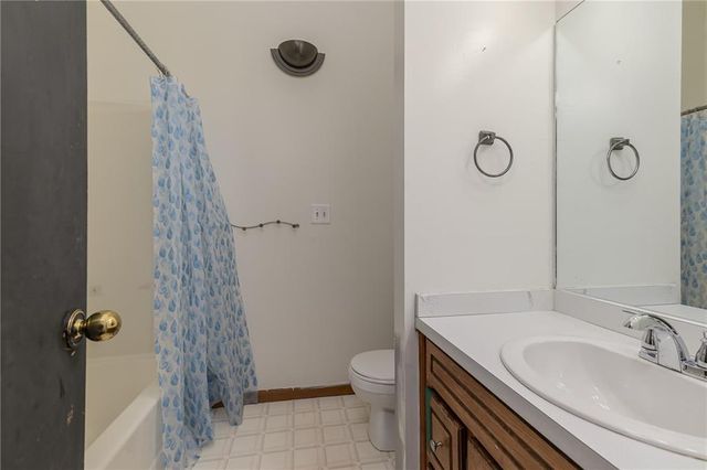 2204 S 19th Terrace, Leavenworth, KS 66048