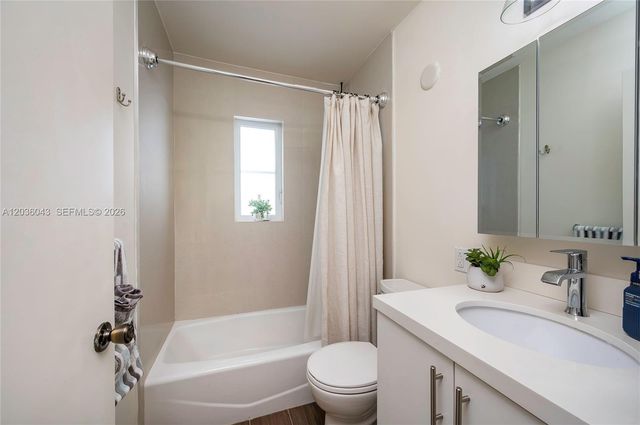217 Madeira Ave 4, Coral Gables, FL 33134
