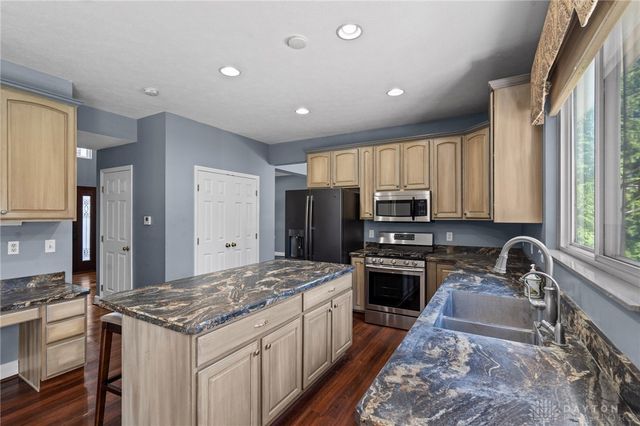 90 Triple Crown Circle, Springboro, OH 45066