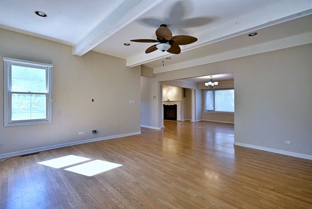 215 E Grantley Avenue, Elmhurst, IL 60126