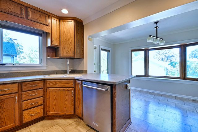 215 E Grantley Avenue, Elmhurst, IL 60126