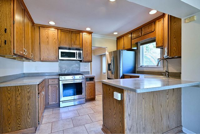 215 E Grantley Avenue, Elmhurst, IL 60126